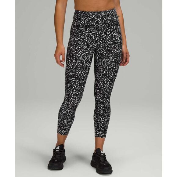 Lululemon Size 2 Fast and Free High Rise Crop Speckle Trail Black Multi Leggings - Picture 1 of 12